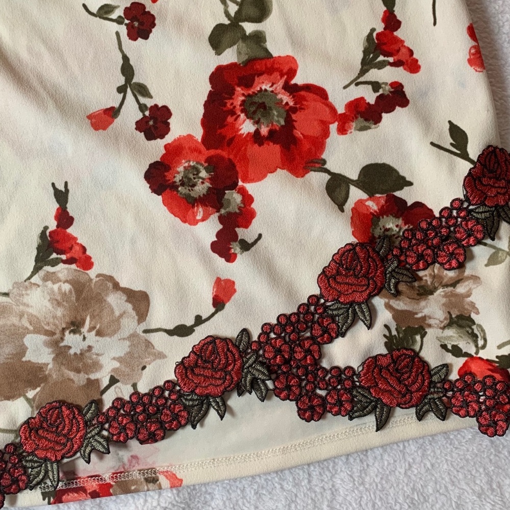 Embroidered Floral Bodycon Dress - Picture 2 of 3